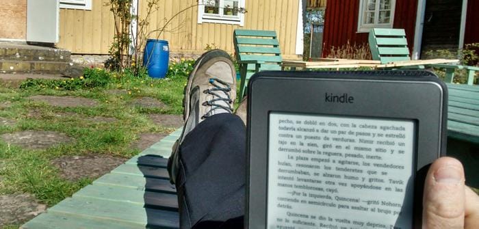 Leyendo al sol