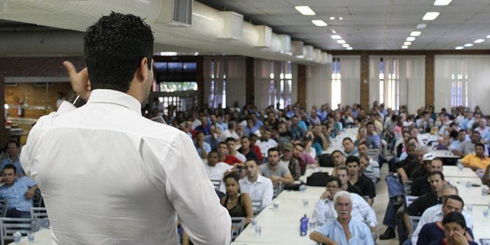 Charla ante un público